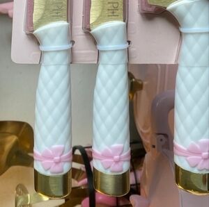 Paris Hilton Pink and Gold Bow Knife Set